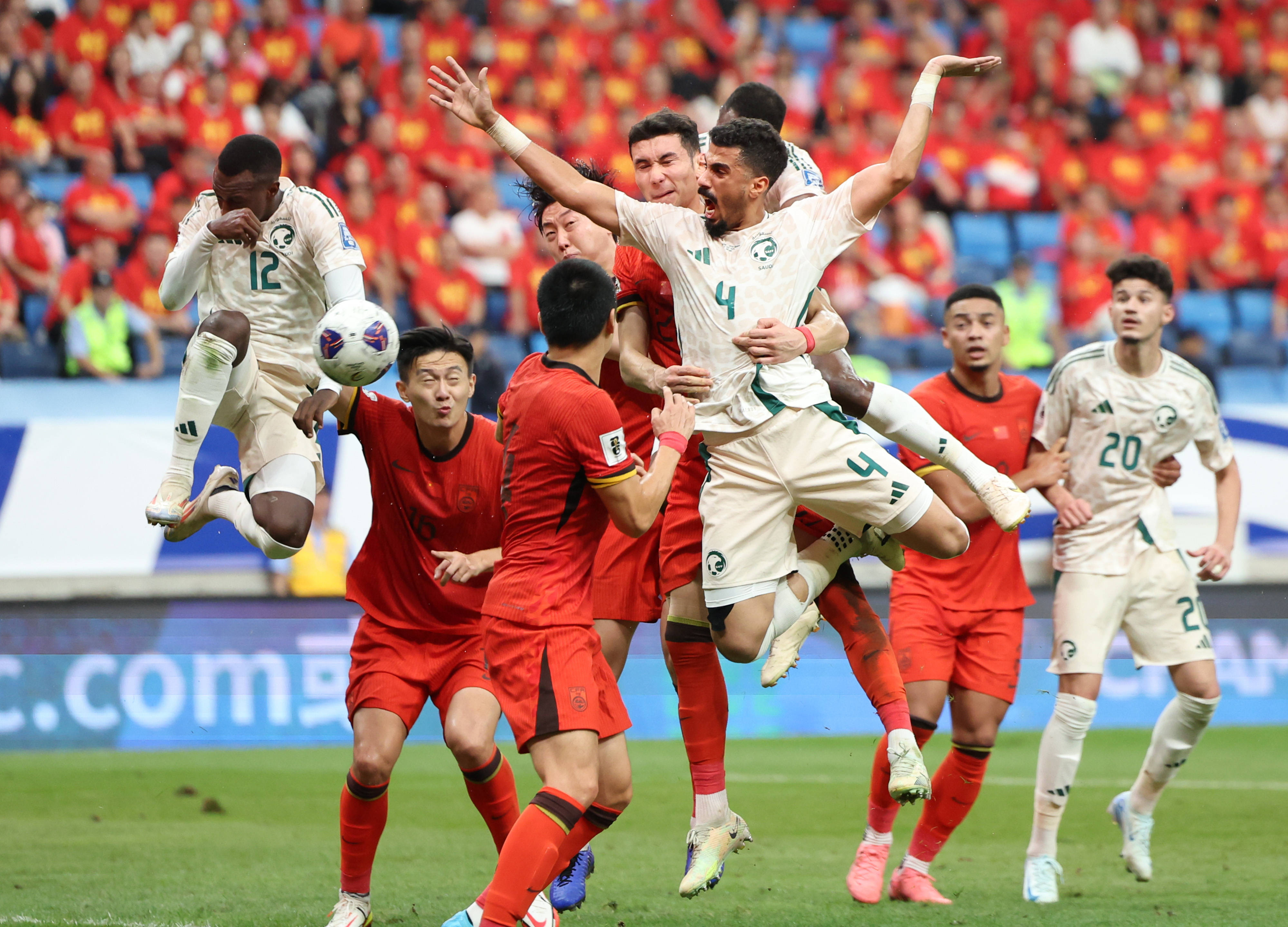 关于穆古鲁扎遭遇十连败，中国队教练面临压力！的信息