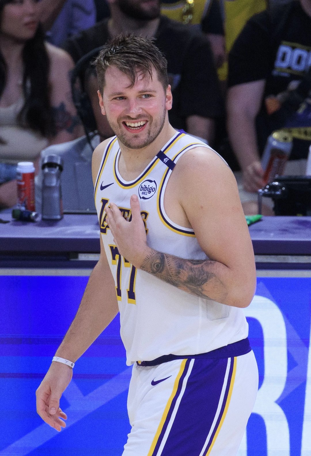 东契奇回归赛场，绝杀首场状态亮眼，IG观众沸腾！